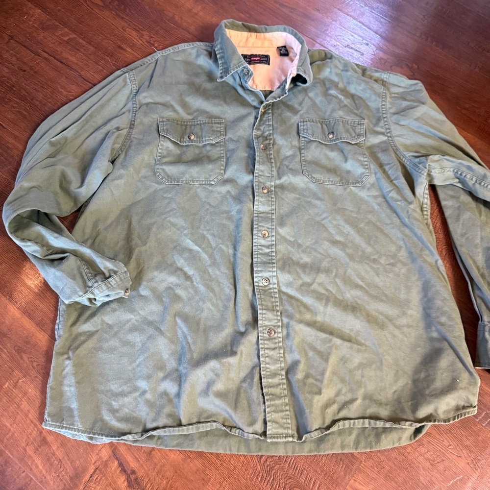 Wrangler Men’s Army Green Button Down Shirt